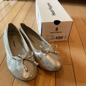 Hush Puppies Josie Flat in Silver - Size 3W